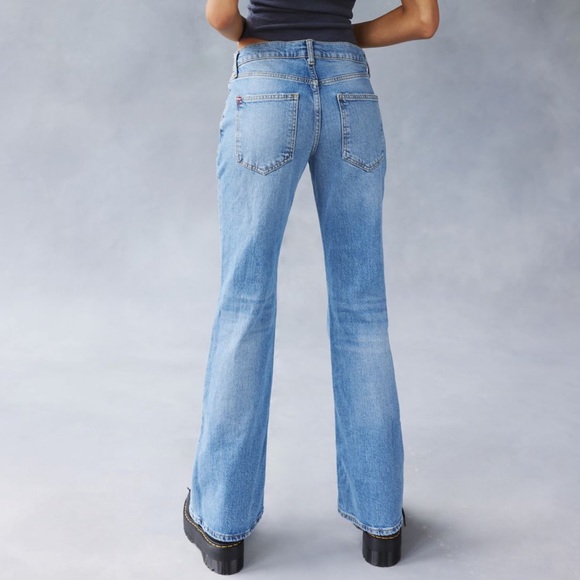 UO BDG Low-Rise Flare Jeans - Picture 2 of 6